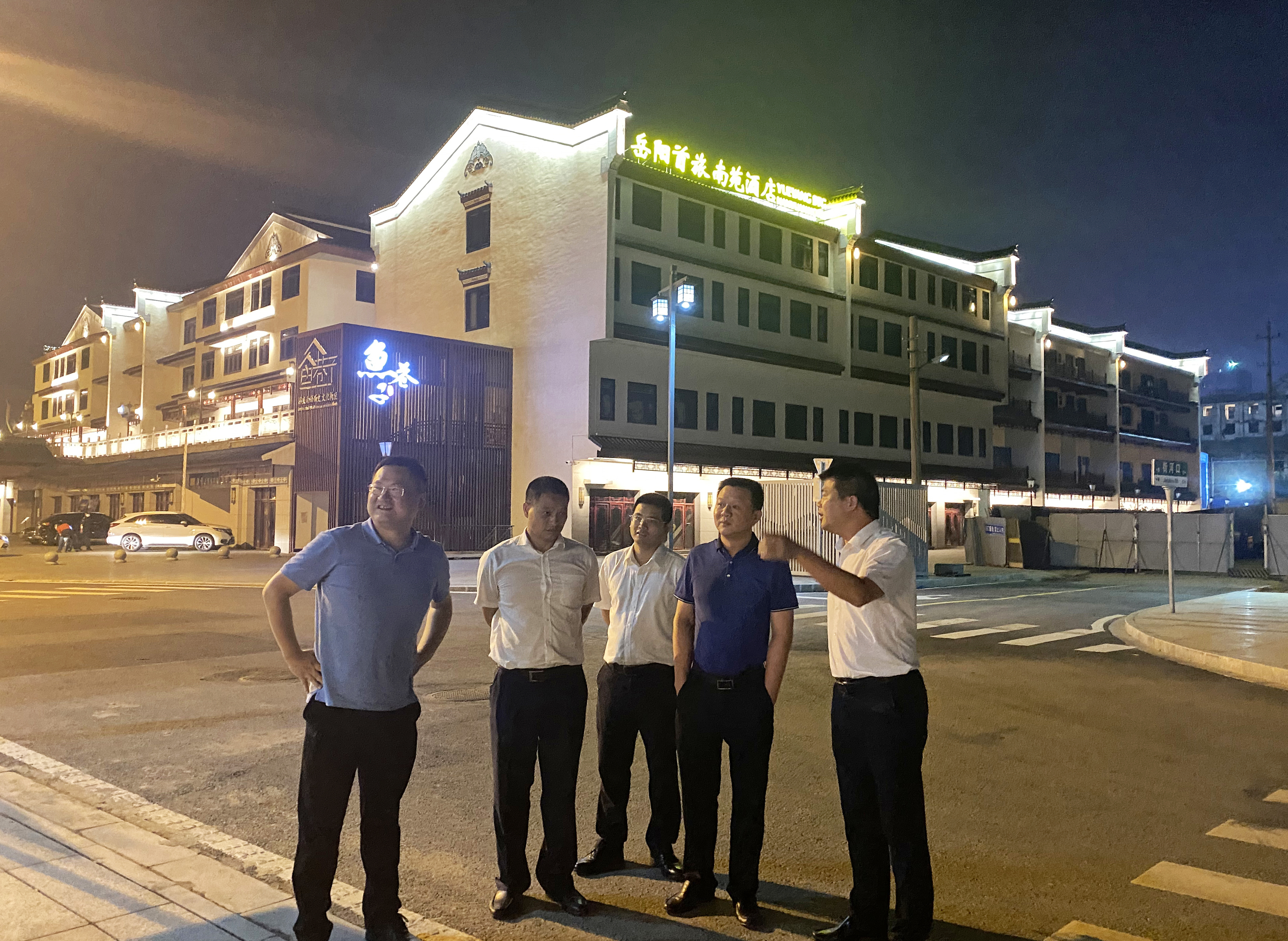 8.13陈岳红深入洞庭南路历史文化街区察看疫情防控和街区运营管理优化提质整改落实情况.jpg 8.13陈岳红深入洞庭南路历史文化街区察看疫情防控和街区运营管理优化提质整改落实情况.jpg